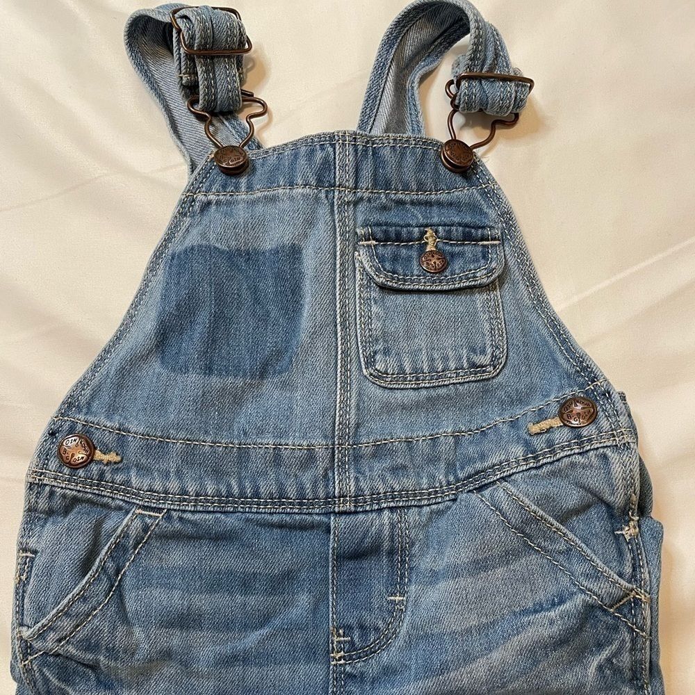 Girls Oshkosh size 12-18 months denim overalls - Picture 2 of 5